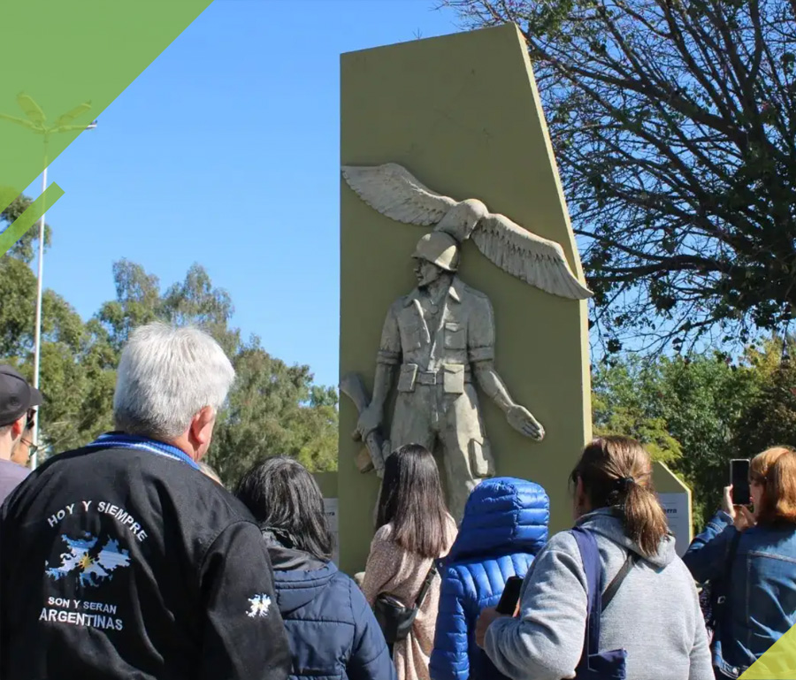 Parque Humberto Illia: Monumento a los Caídos en Malvinas